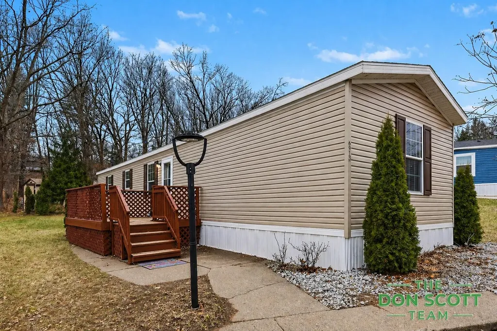 6913 Sandwood Street NE Plainfield Charter Township MI 49341