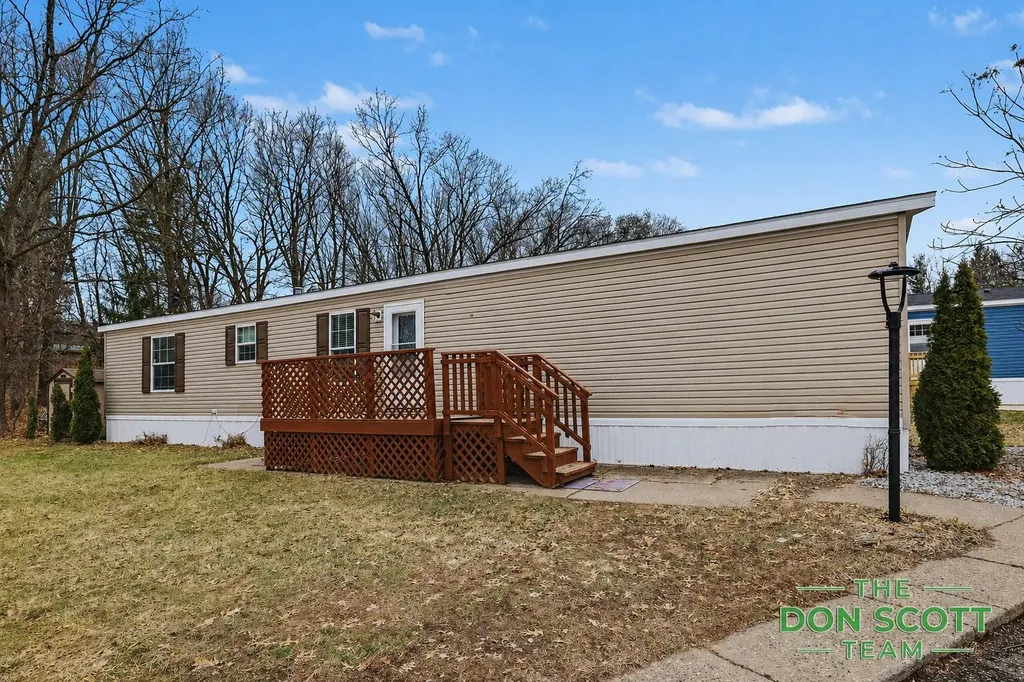 6913 Sandwood Street NE Plainfield Charter Township MI 49341