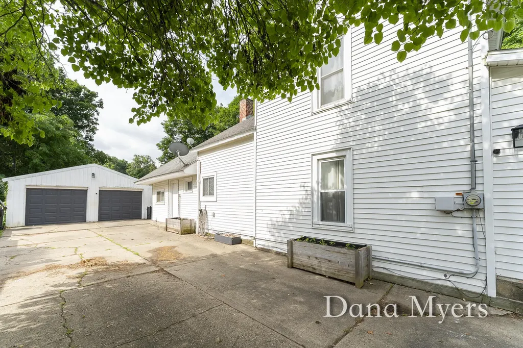 628 E Walnut Street Hastings City MI 49058