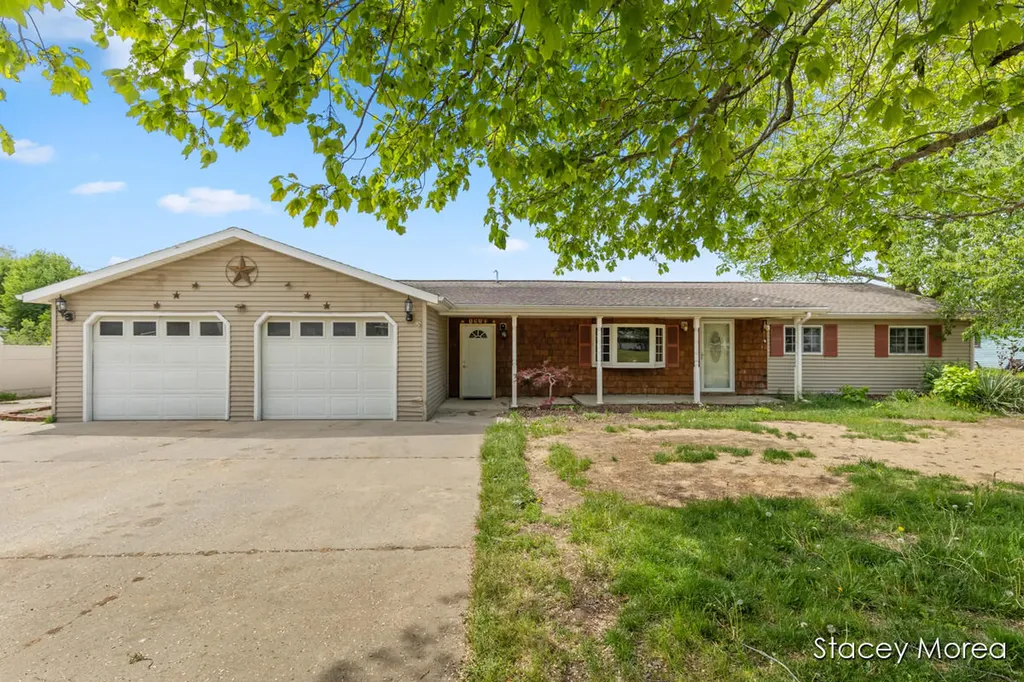 1910 Waterview Way Crystal Township MI 48818