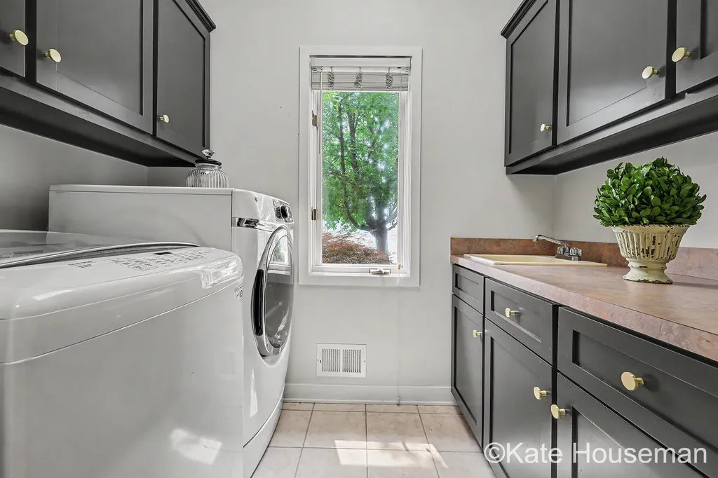 1941 Jennydale Court SE Cascade Charter Township MI 49546