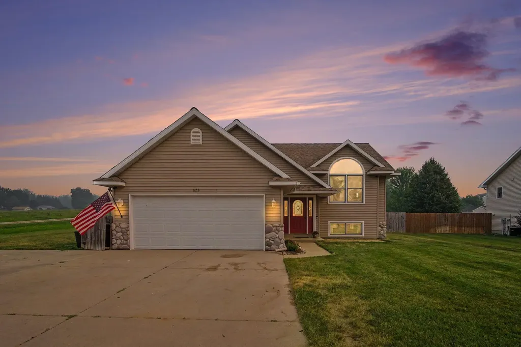 623 W 44th Street Fremont City MI 49412