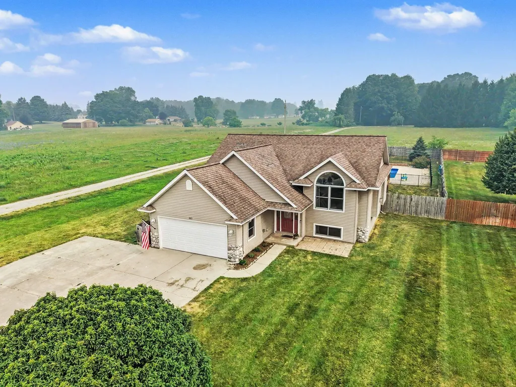 623 W 44th Street Fremont City MI 49412