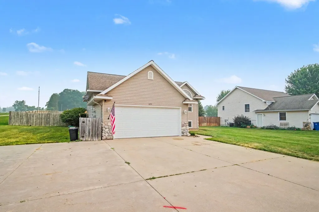 623 W 44th Street Fremont City MI 49412