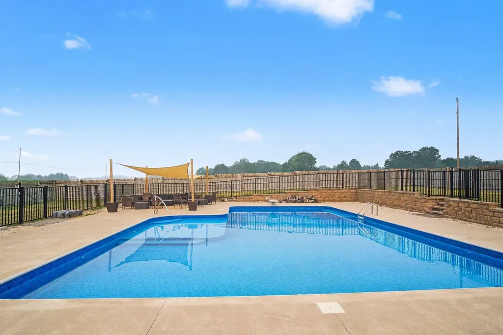623 W 44th Street Fremont City MI 49412