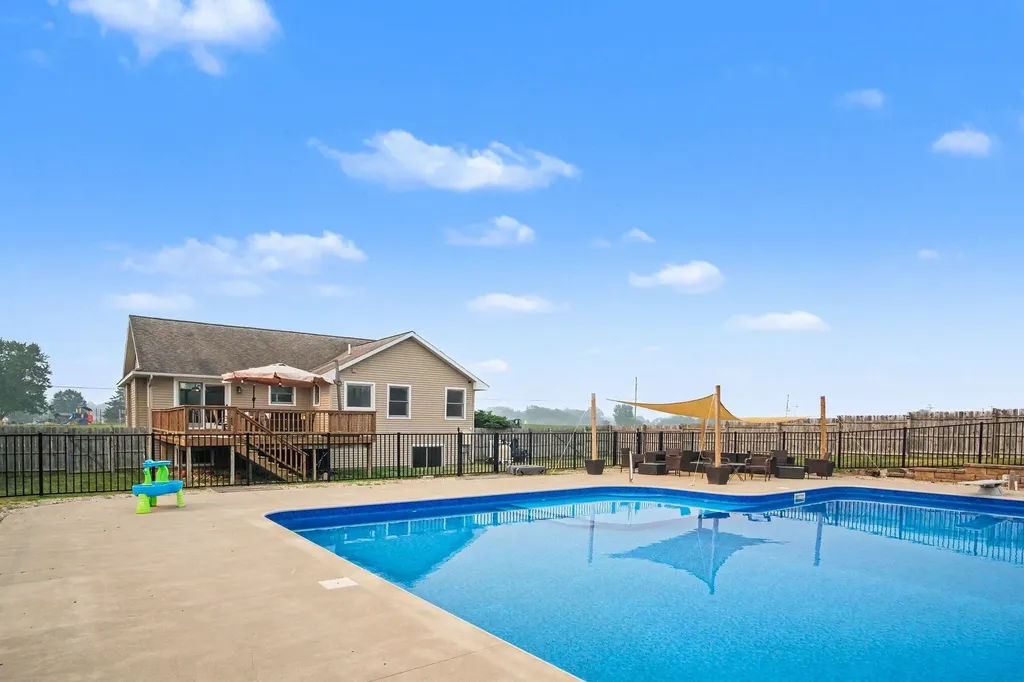 623 W 44th Street Fremont City MI 49412