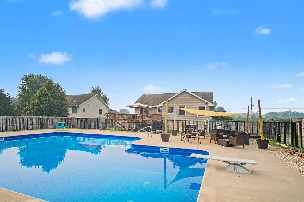 623 W 44th Street Fremont City MI 49412