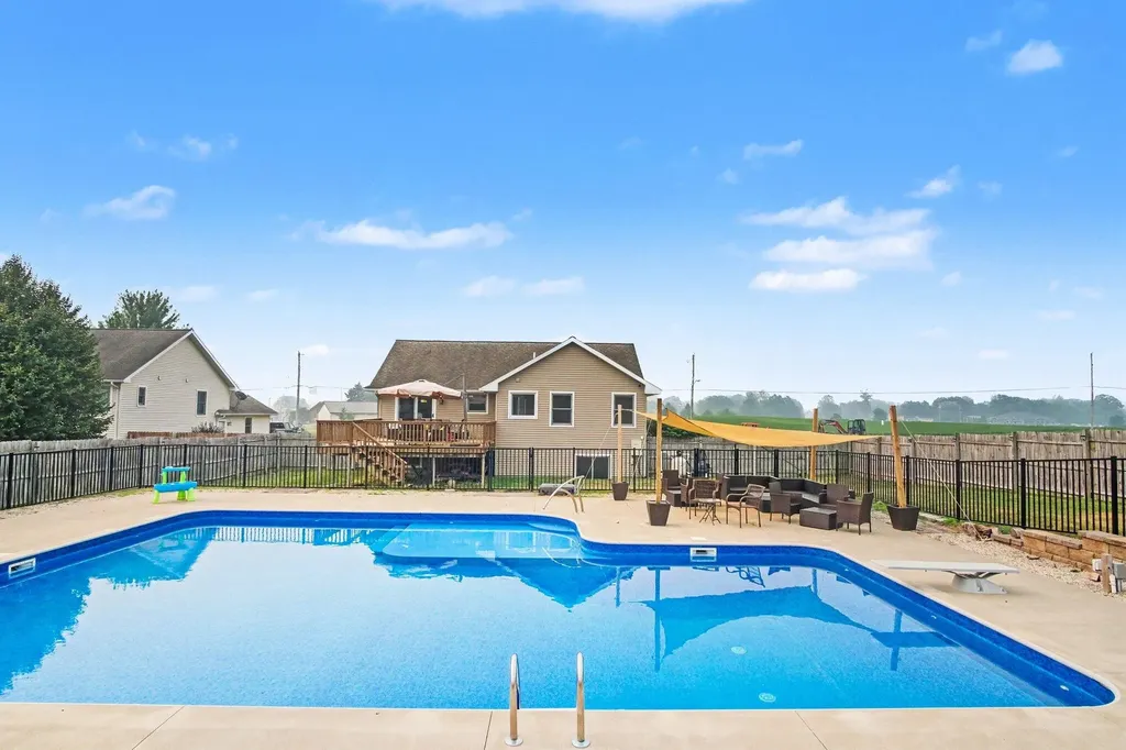 623 W 44th Street Fremont City MI 49412