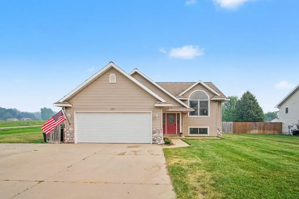 623 W 44th Street Fremont City MI 49412