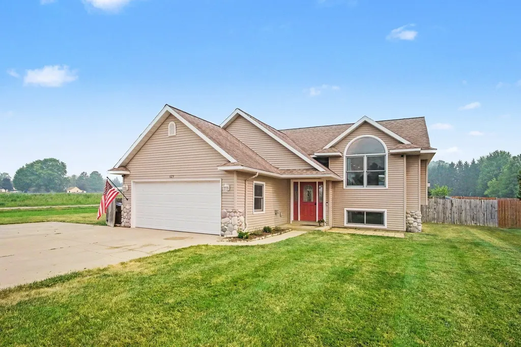 623 W 44th Street Fremont City MI 49412