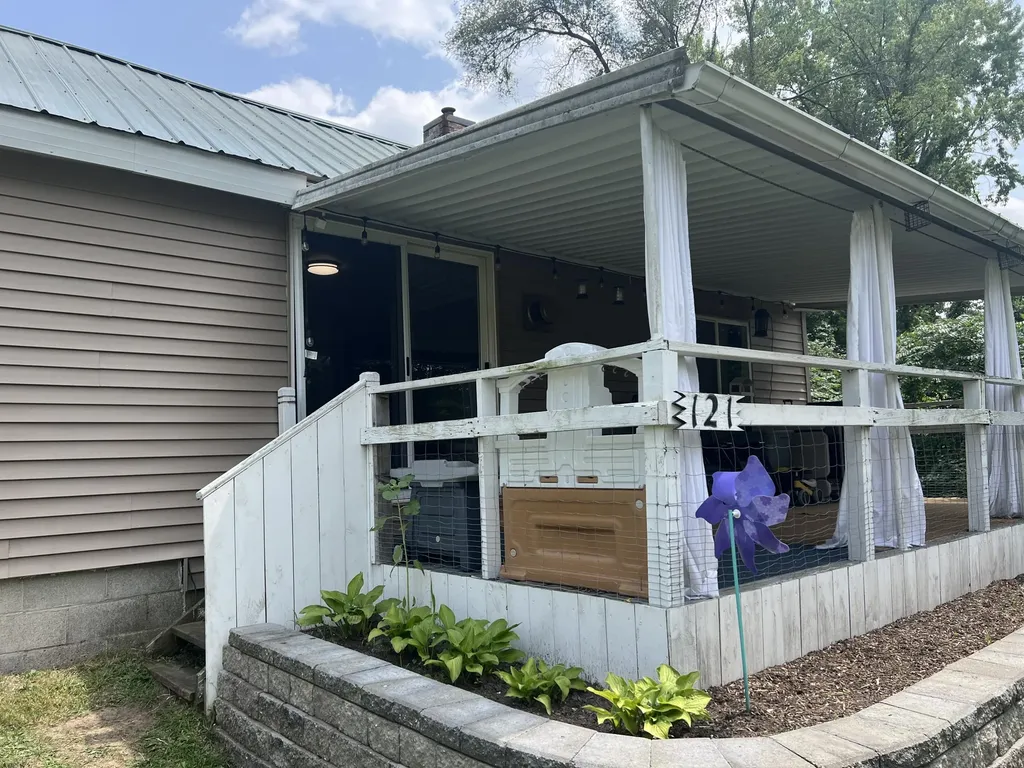 121 S Muenscher Street Unknown City MI 49329