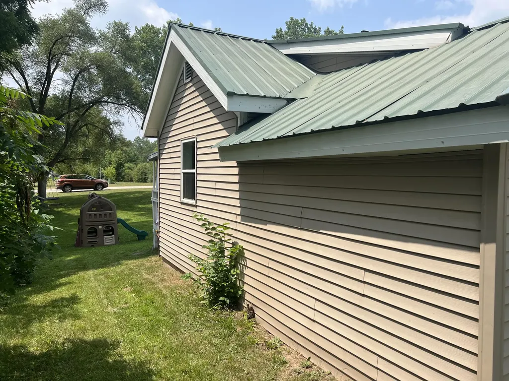 121 S Muenscher Street Unknown City MI 49329