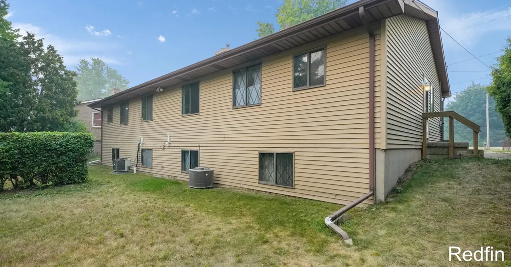 1305 52nd Street SE Kentwood City MI 49508