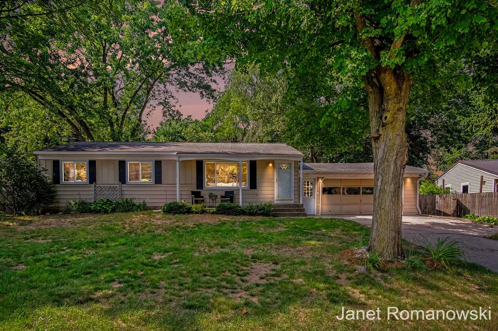 11141 Woodbushe Drive SE Lowell Charter Township MI 49331