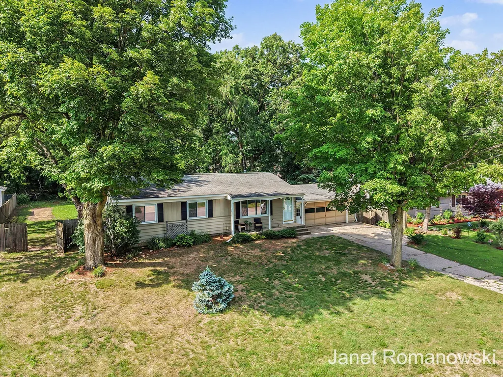 11141 Woodbushe Drive SE Lowell Charter Township MI 49331
