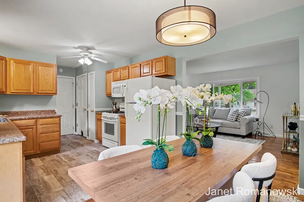 11141 Woodbushe Drive SE Lowell Charter Township MI 49331
