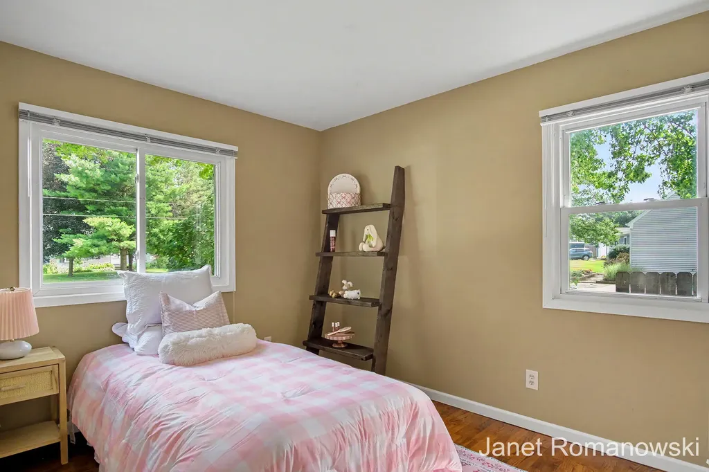 11141 Woodbushe Drive SE Lowell Charter Township MI 49331