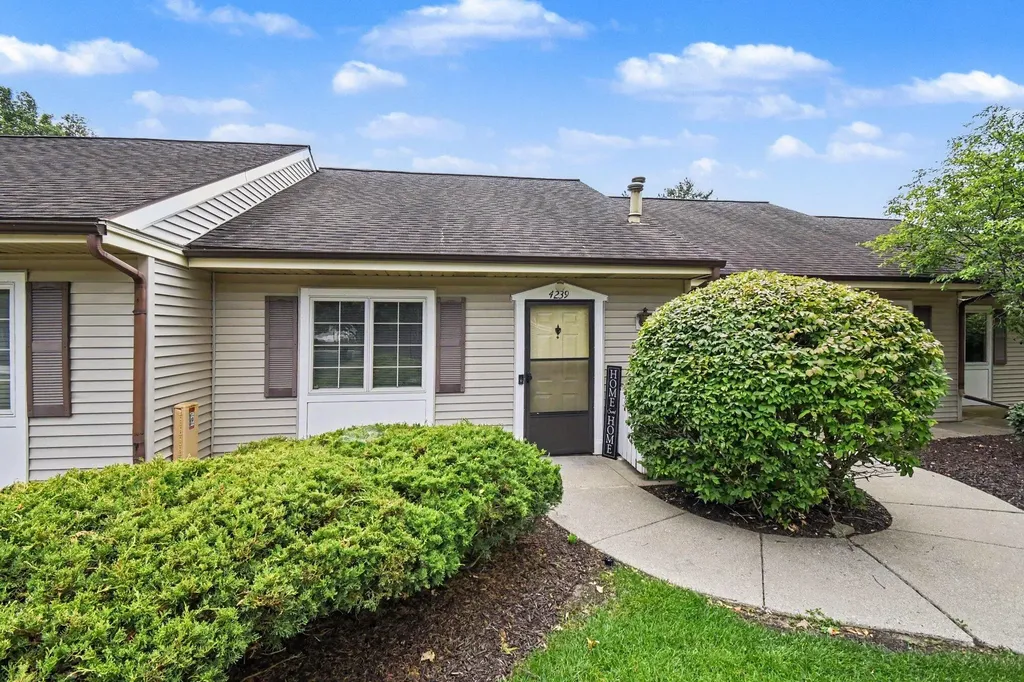 4239 SE Eastcastle Court SE Grand Rapids City MI 49508