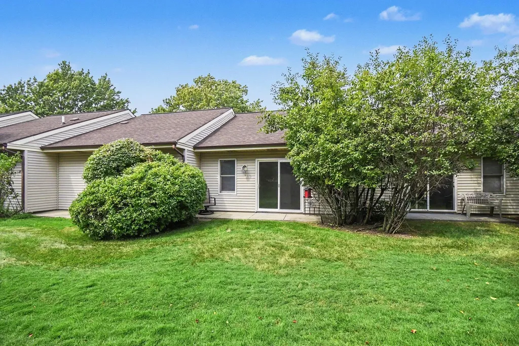 4239 SE Eastcastle Court SE Grand Rapids City MI 49508
