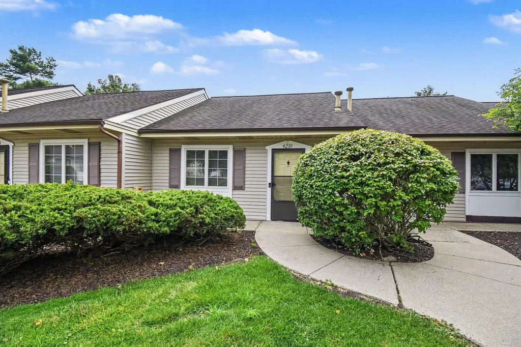 4239 SE Eastcastle Court SE Grand Rapids City MI 49508