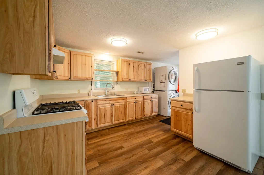 10182 Bertrand Boulevard Unknown City MI 49677