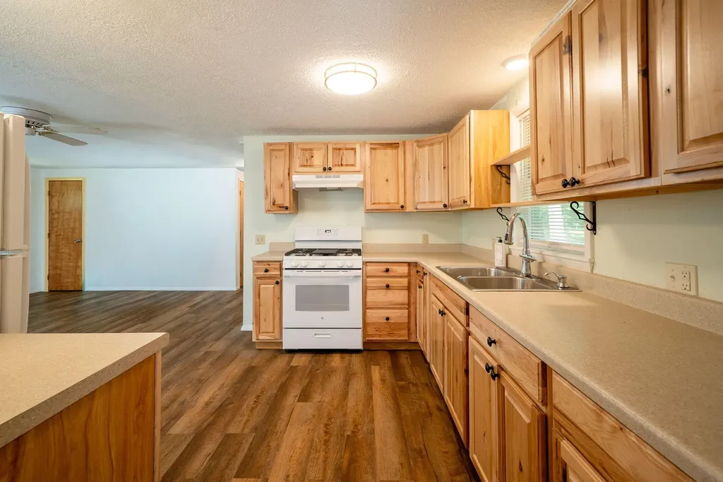 10182 Bertrand Boulevard Unknown City MI 49677