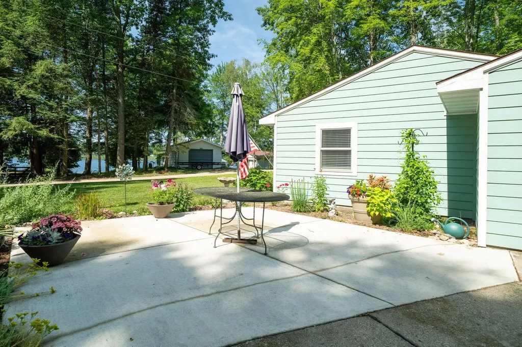 10182 Bertrand Boulevard Unknown City MI 49677
