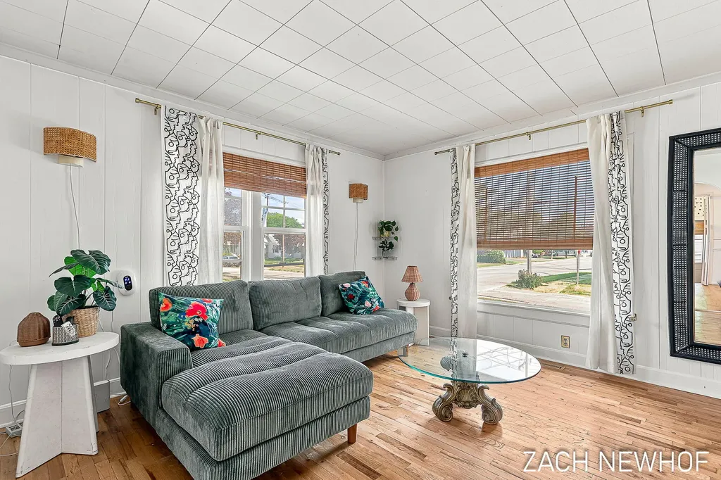 1000 Oaklawn Street NE Grand Rapids City MI 49505