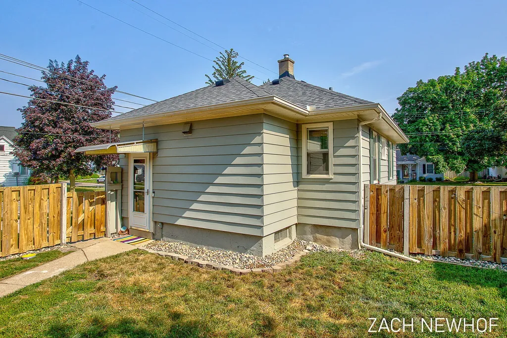 1000 Oaklawn Street NE Grand Rapids City MI 49505