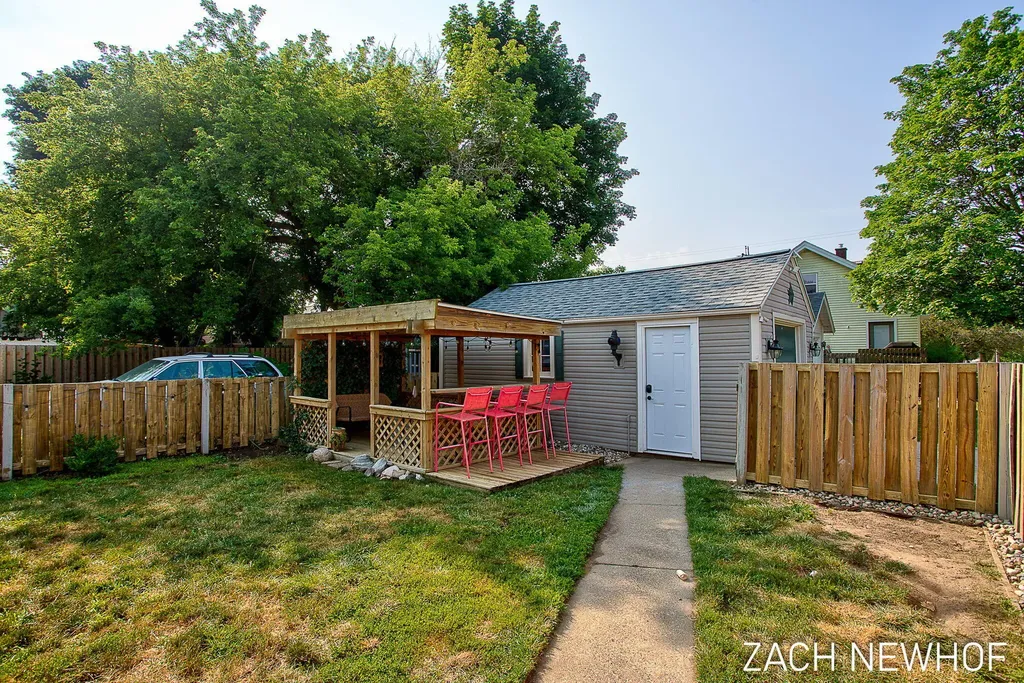 1000 Oaklawn Street NE Grand Rapids City MI 49505