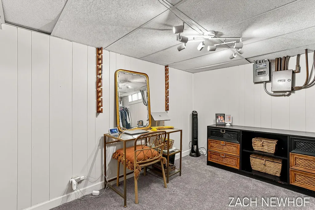 1000 Oaklawn Street NE Grand Rapids City MI 49505