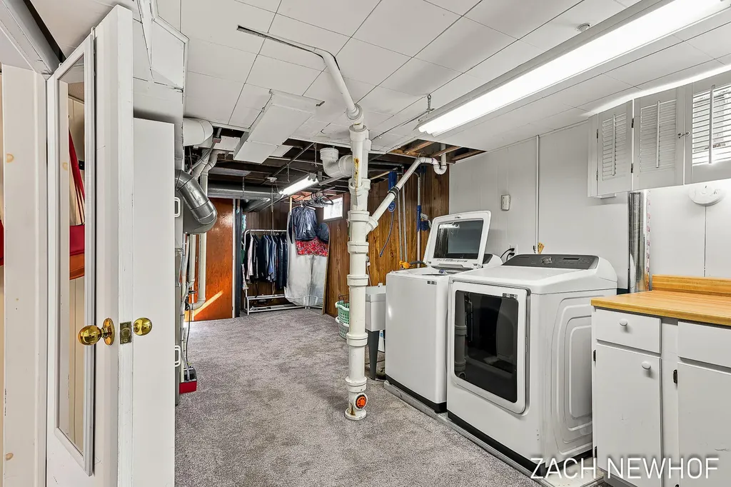 1000 Oaklawn Street NE Grand Rapids City MI 49505