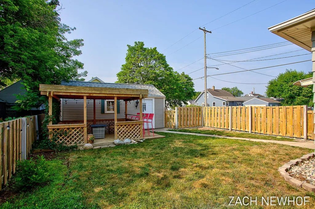 1000 Oaklawn Street NE Grand Rapids City MI 49505