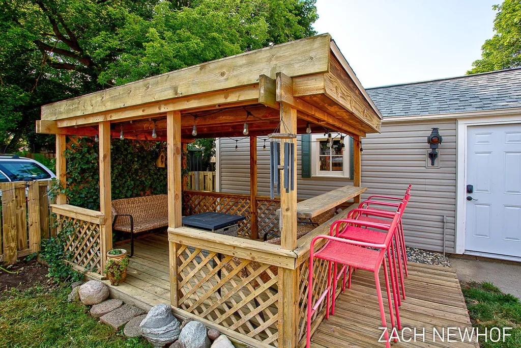 1000 Oaklawn Street NE Grand Rapids City MI 49505