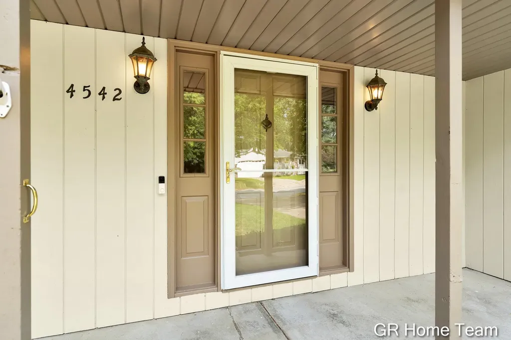 4542 Terry Drive SE Kentwood City MI 49512