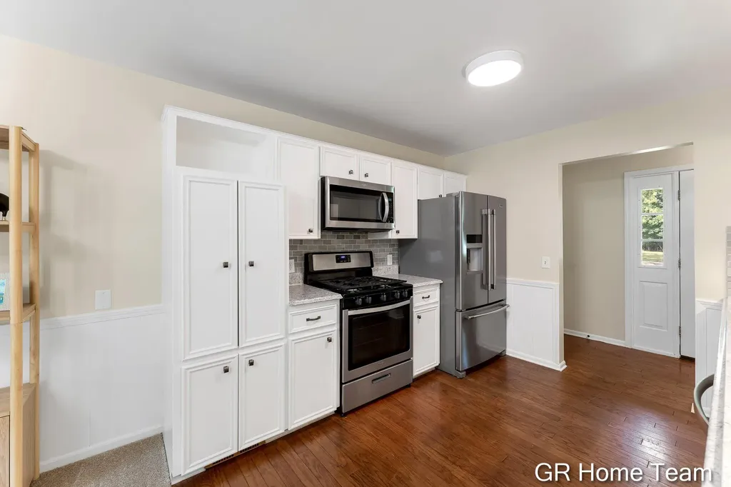 4542 Terry Drive SE Kentwood City MI 49512