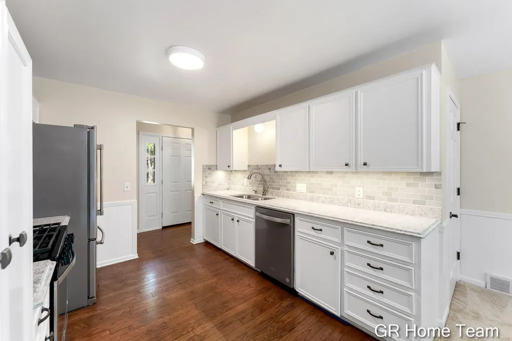 4542 Terry Drive SE Kentwood City MI 49512