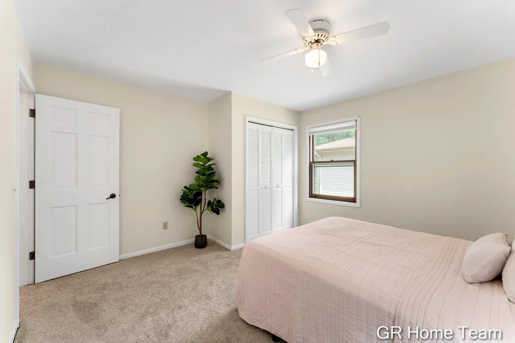 4542 Terry Drive SE Kentwood City MI 49512