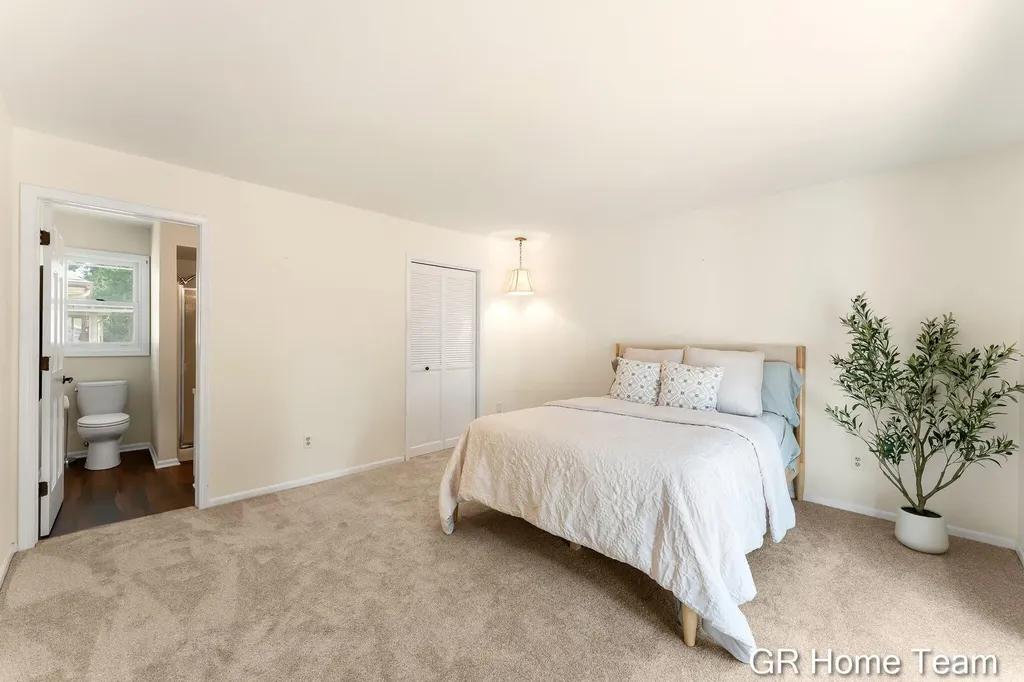 4542 Terry Drive SE Kentwood City MI 49512