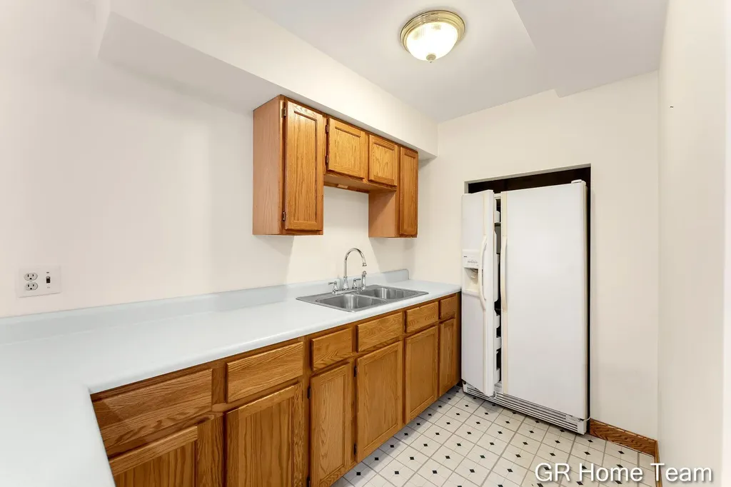 4542 Terry Drive SE Kentwood City MI 49512