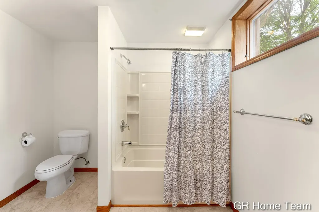 4542 Terry Drive SE Kentwood City MI 49512