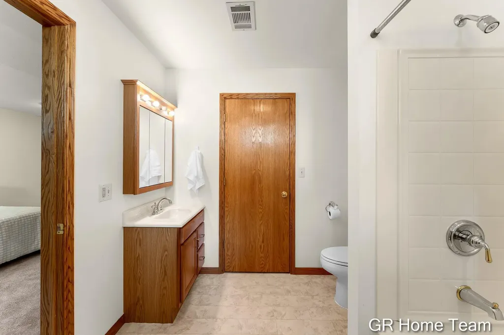 4542 Terry Drive SE Kentwood City MI 49512