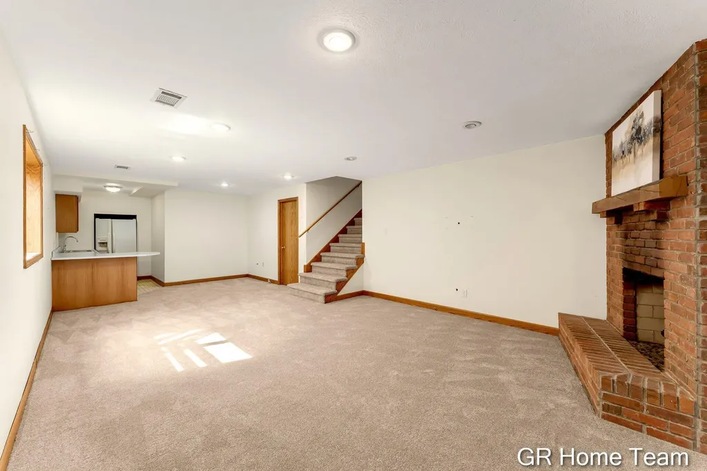 4542 Terry Drive SE Kentwood City MI 49512