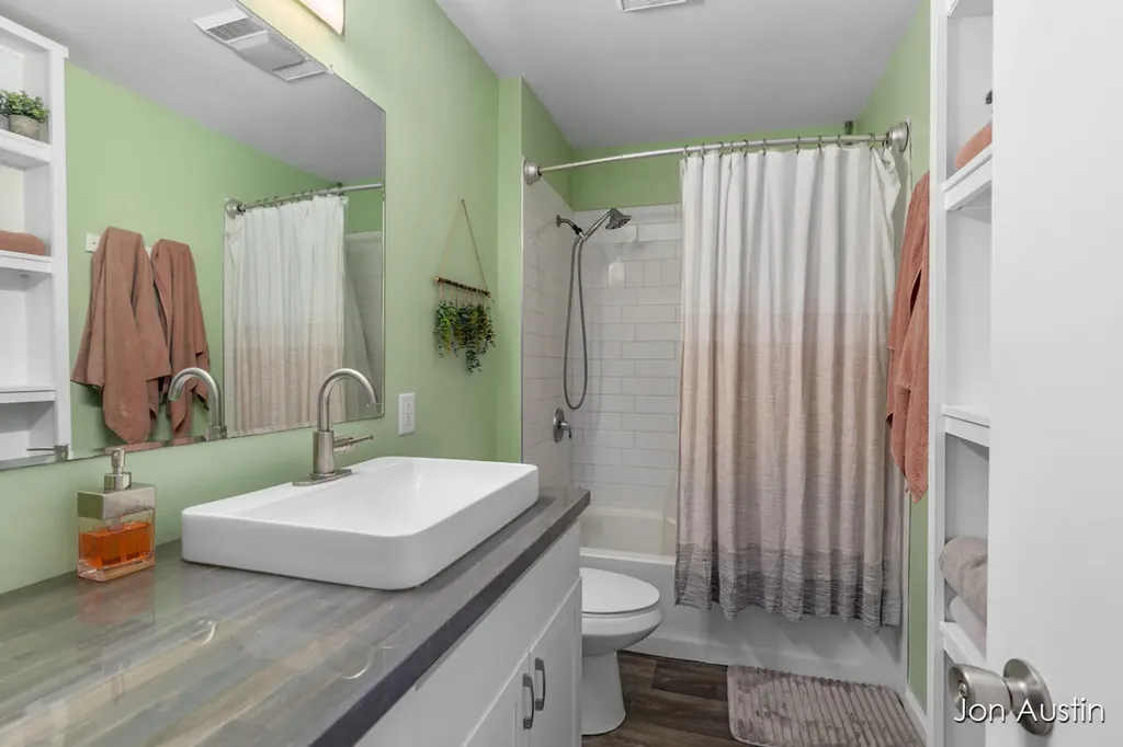 3846 Byron Center Avenue SW Wyoming City MI 49519