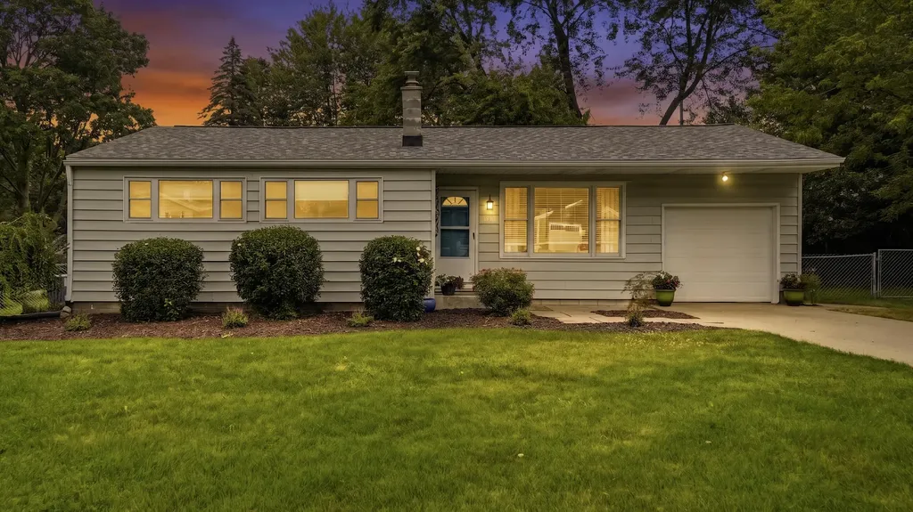 1040 Kirk Drive SE Grand Rapids Charter Township MI 49546