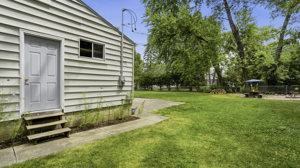 1040 Kirk Drive SE Grand Rapids Charter Township MI 49546