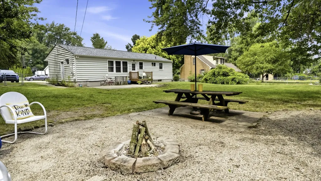 1040 Kirk Drive SE Grand Rapids Charter Township MI 49546