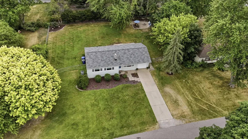1040 Kirk Drive SE Grand Rapids Charter Township MI 49546