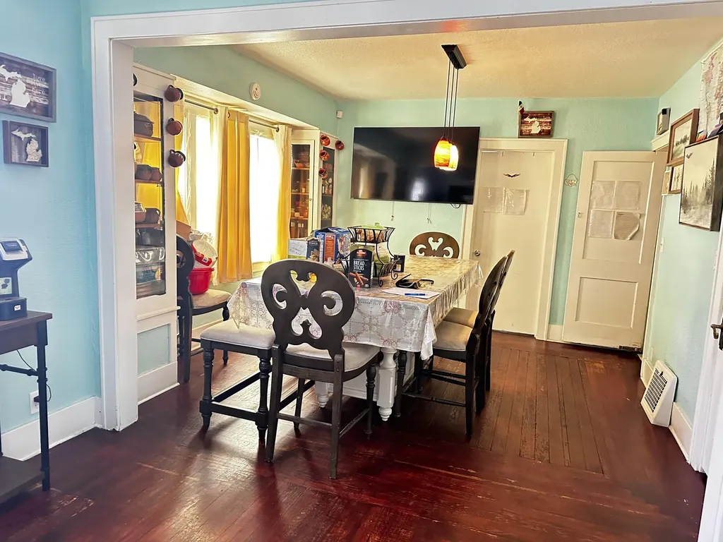 912 Reed Avenue Kalamazoo City MI 49001