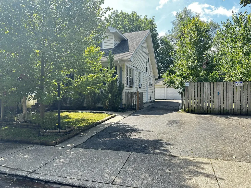 912 Reed Avenue Kalamazoo City MI 49001